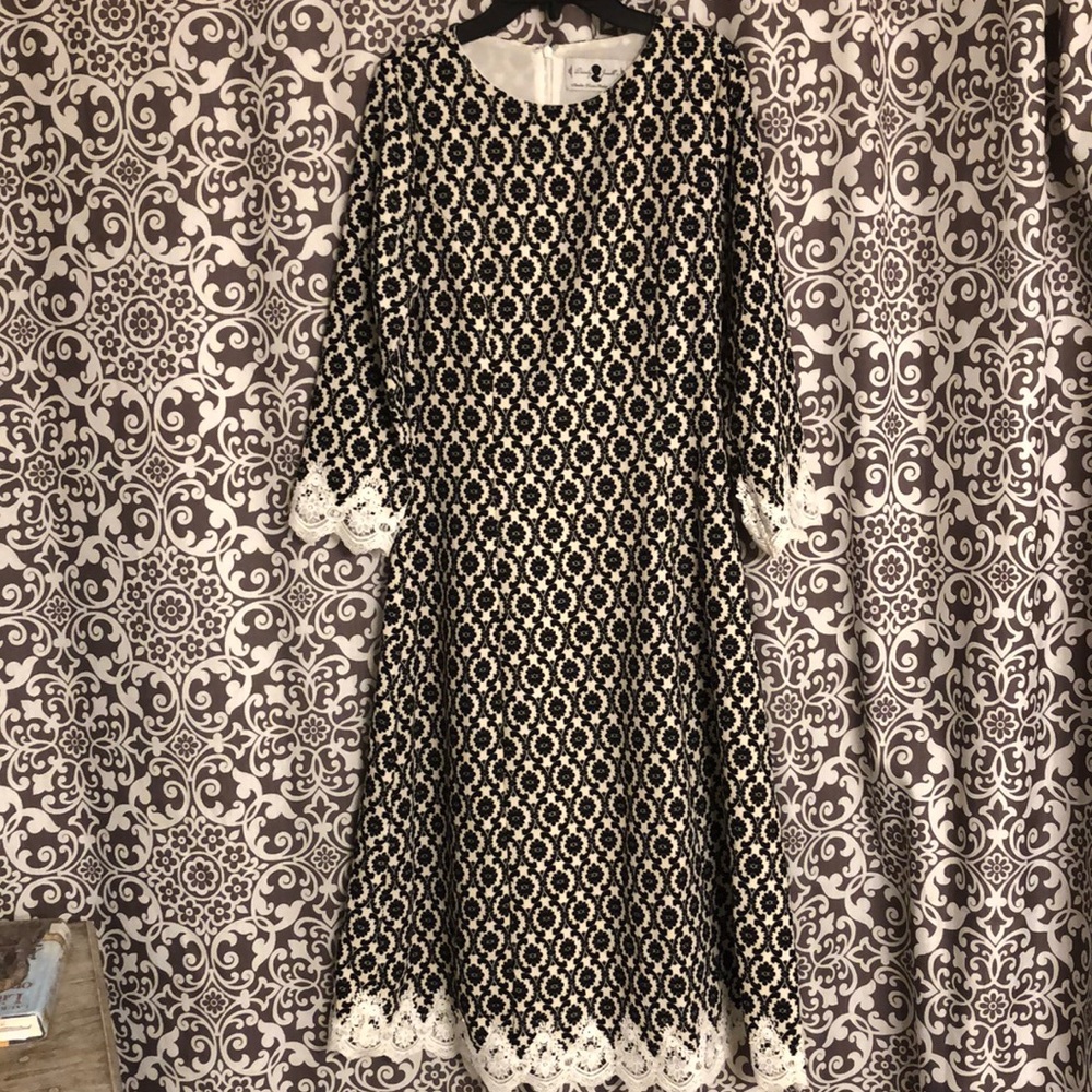 Great condition, like new. Dainty Jewell’s Dress size small.